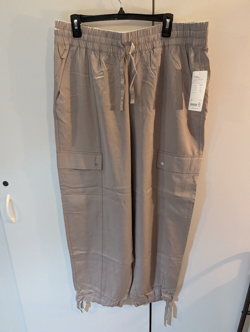 Athleta Women's XL Celestial Taupe Drawstring Utility Pants in Taupe NWT